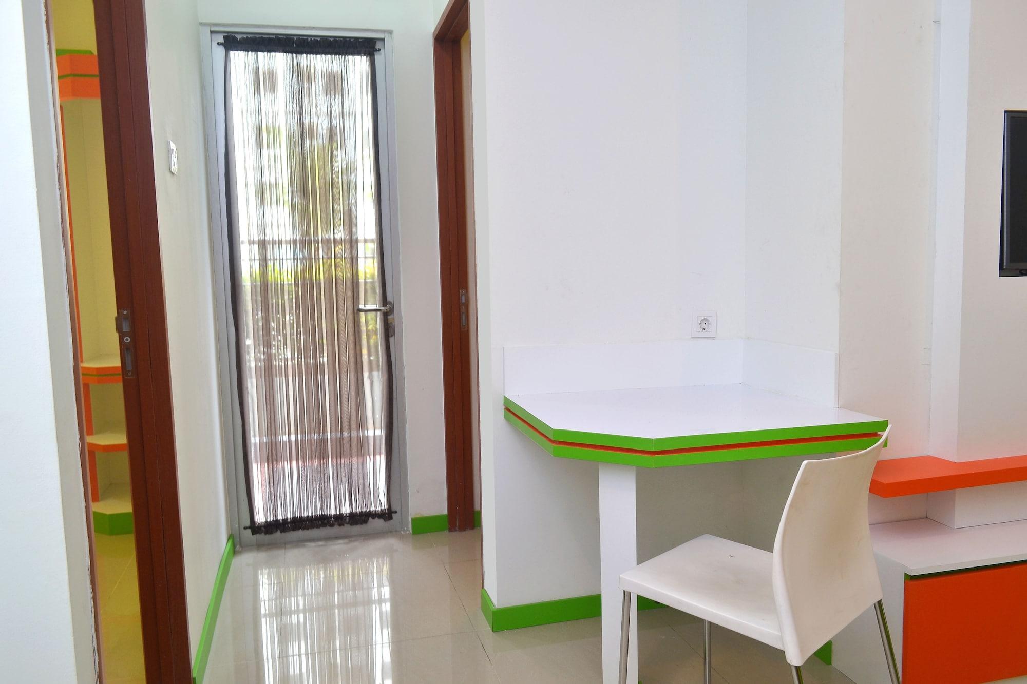 Отель Titanium Express Homtel Джакарта Экстерьер фото