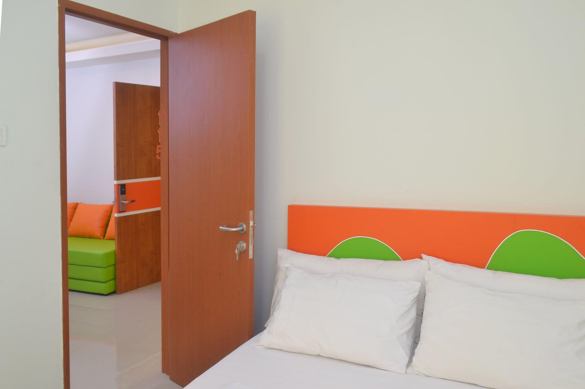 Отель Titanium Express Homtel Джакарта Экстерьер фото
