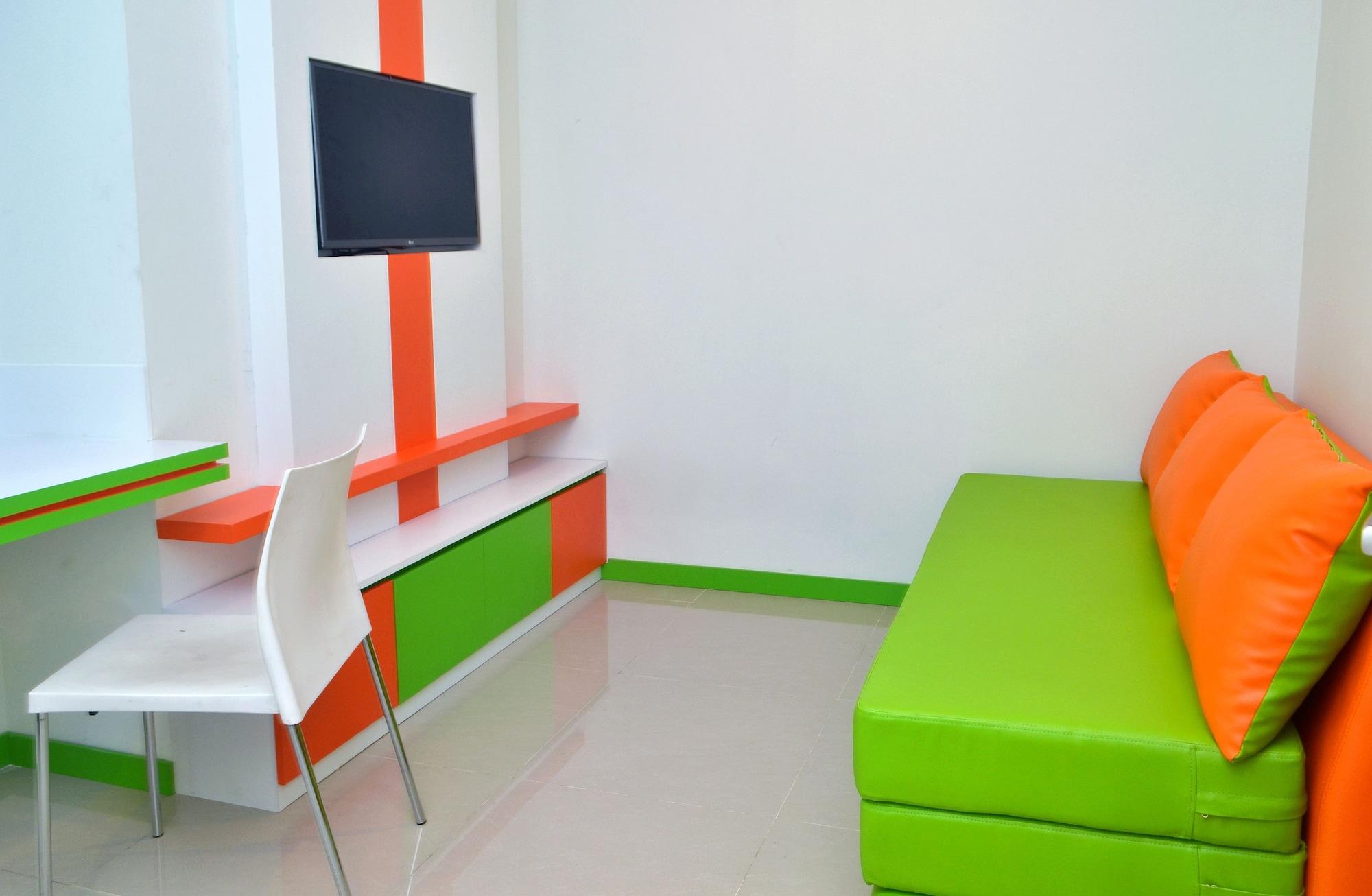 Отель Titanium Express Homtel Джакарта Экстерьер фото