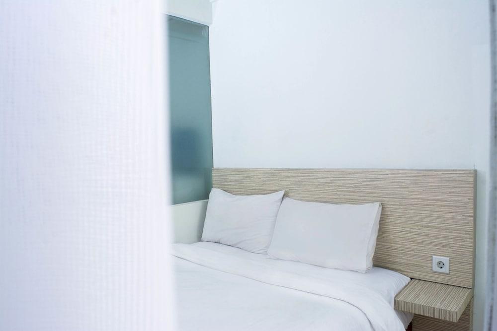 Отель Titanium Express Homtel Джакарта Экстерьер фото