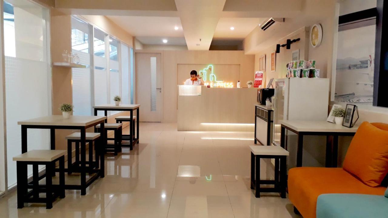 Отель Titanium Express Homtel Джакарта Экстерьер фото