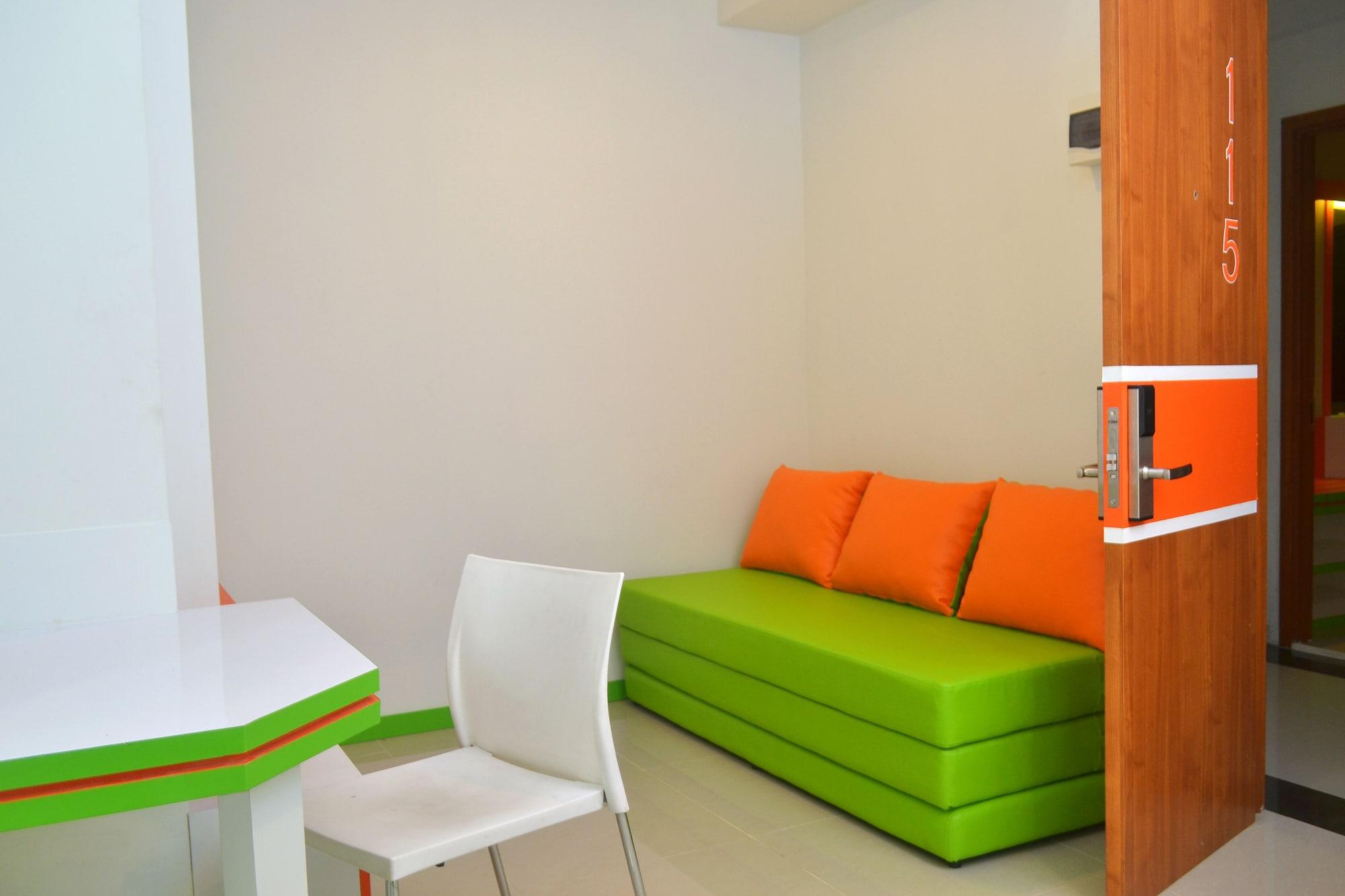 Отель Titanium Express Homtel Джакарта Экстерьер фото