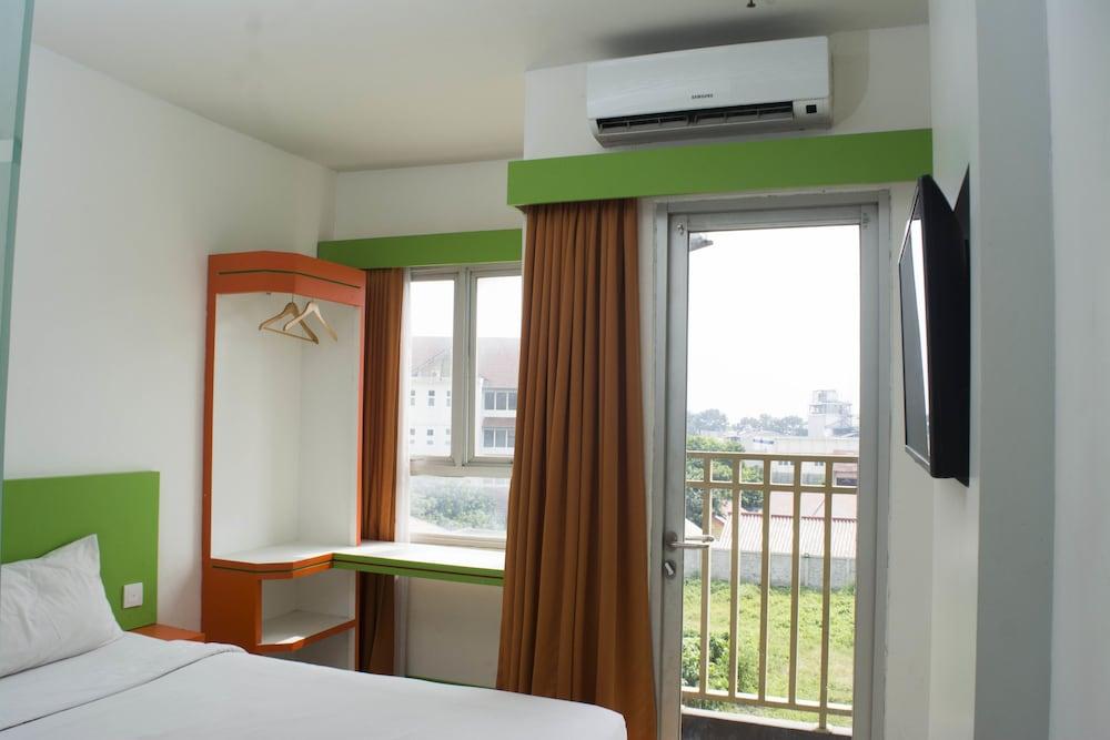 Отель Titanium Express Homtel Джакарта Экстерьер фото