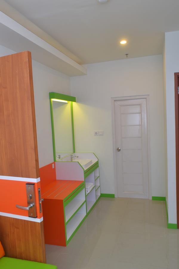 Отель Titanium Express Homtel Джакарта Экстерьер фото